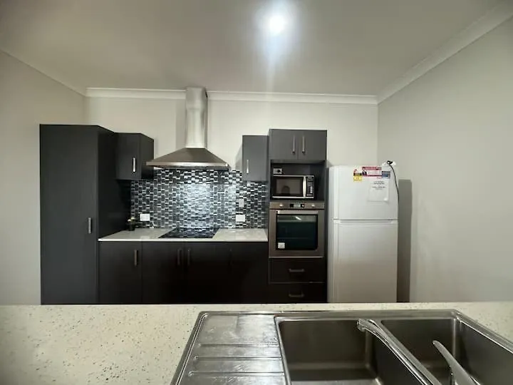 Peaceful Share Suite In Coopers Plains Brisbane Australia